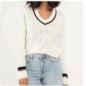 RSQ Varisty Cable V Neck cropped Sweater size small